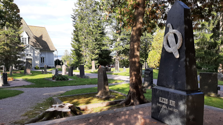 Aleksis Kiven hauta Tuusulan kirkkomaalla. Kuva Tarja Kärkkäinen